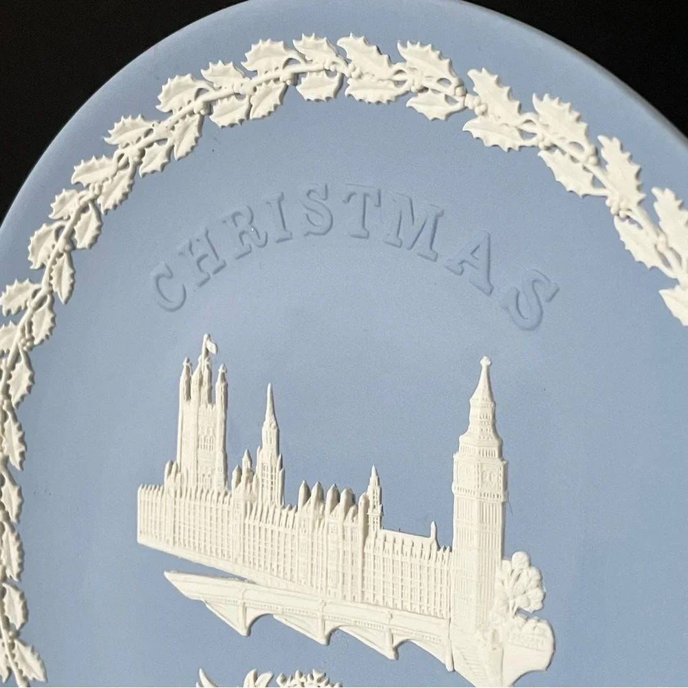 Christmas 1974 The Houses of Parliament Plate by Wedgwood